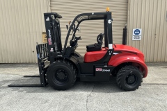 3.5-ton-4WD-Forklift-1