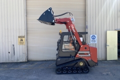590t-skid-steer-28