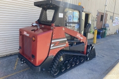 590t-skid-steer-34